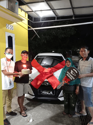 Pelayanan Terbaik Sales Astra Daihatsu Juga Beri Surprise Untuk Pelanggan